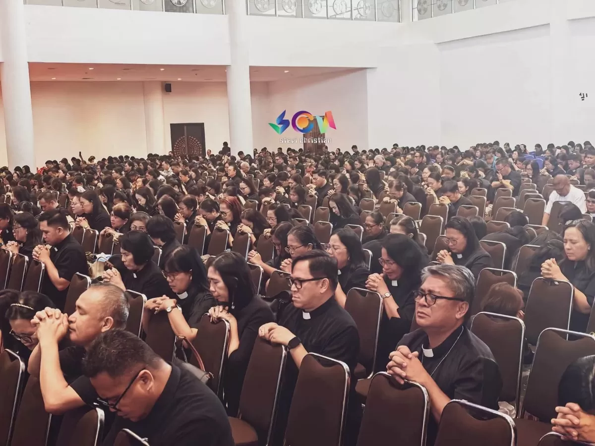 Para Pendeta GMIM melakukan Doa Bersama (Dok. istimewa)