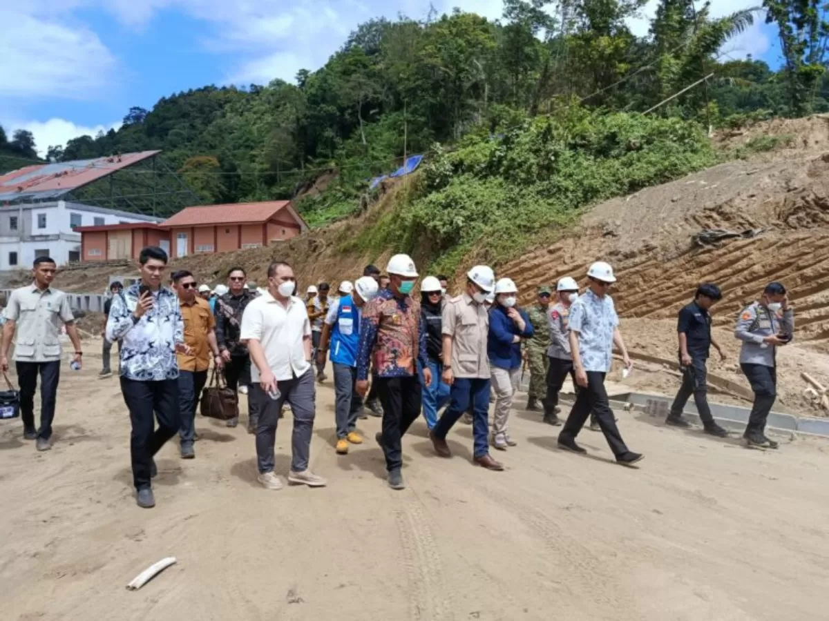 Ovel Mait Mendampingi Menlu Sugiono Pantau Pembangunan SMA Taruna Nusantara Langowan (Dok. Istimewa)