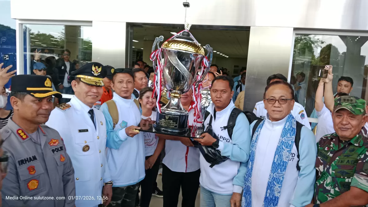 Sulut Bawa Pulang Piala Presiden Pesparawi Nasional ke Manado (Dok. Dedy Manlesu)