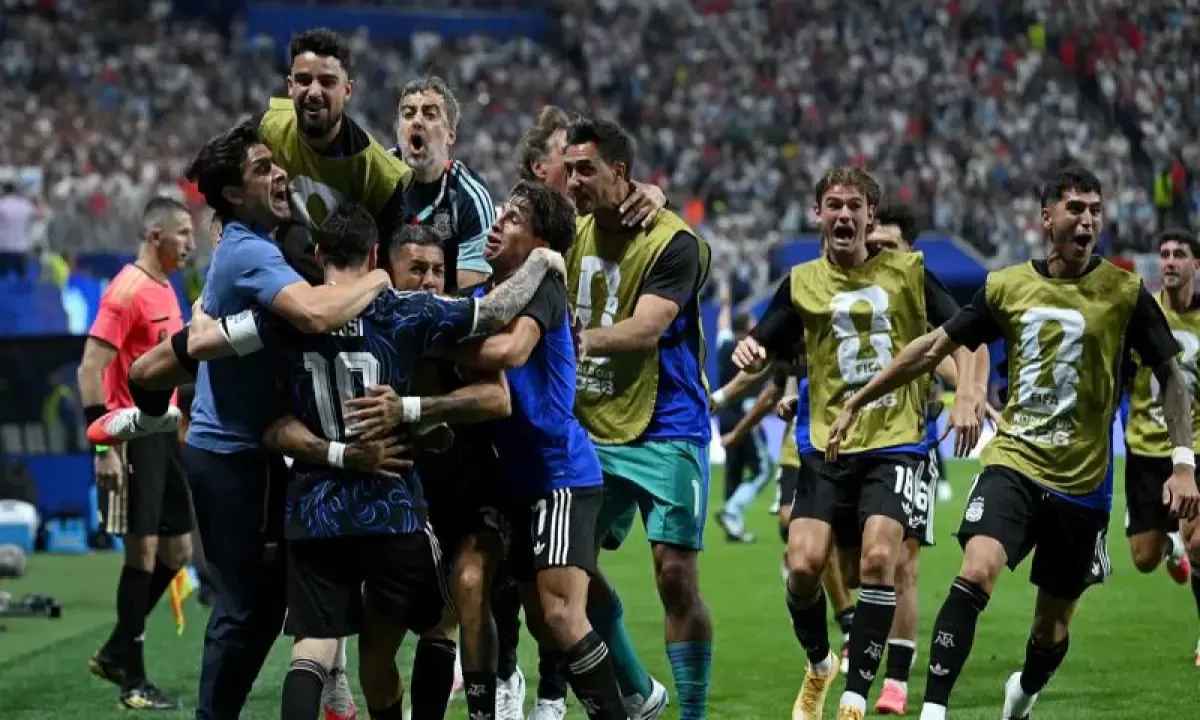 Momen haru biru! Selebrasi luar biasa timnas Argentina setelah Enzo Fernandez berhasil mencetak gol penyeimbang di menit-menit akhir kontra Inggris di Piala Dunia 2026. Gairah dan semangat juang yang tak tergoyahkan dari La Albiceleste