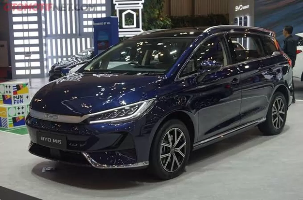 BYD M6