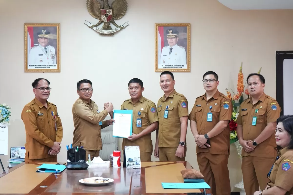 Sertijab Kepala Biro Administrasi Pimpinan (Adpim) Setda Provinsi Sulawesi Utara dari Christian Iroth kepada Alfrets R Owu (Dok. ist)
