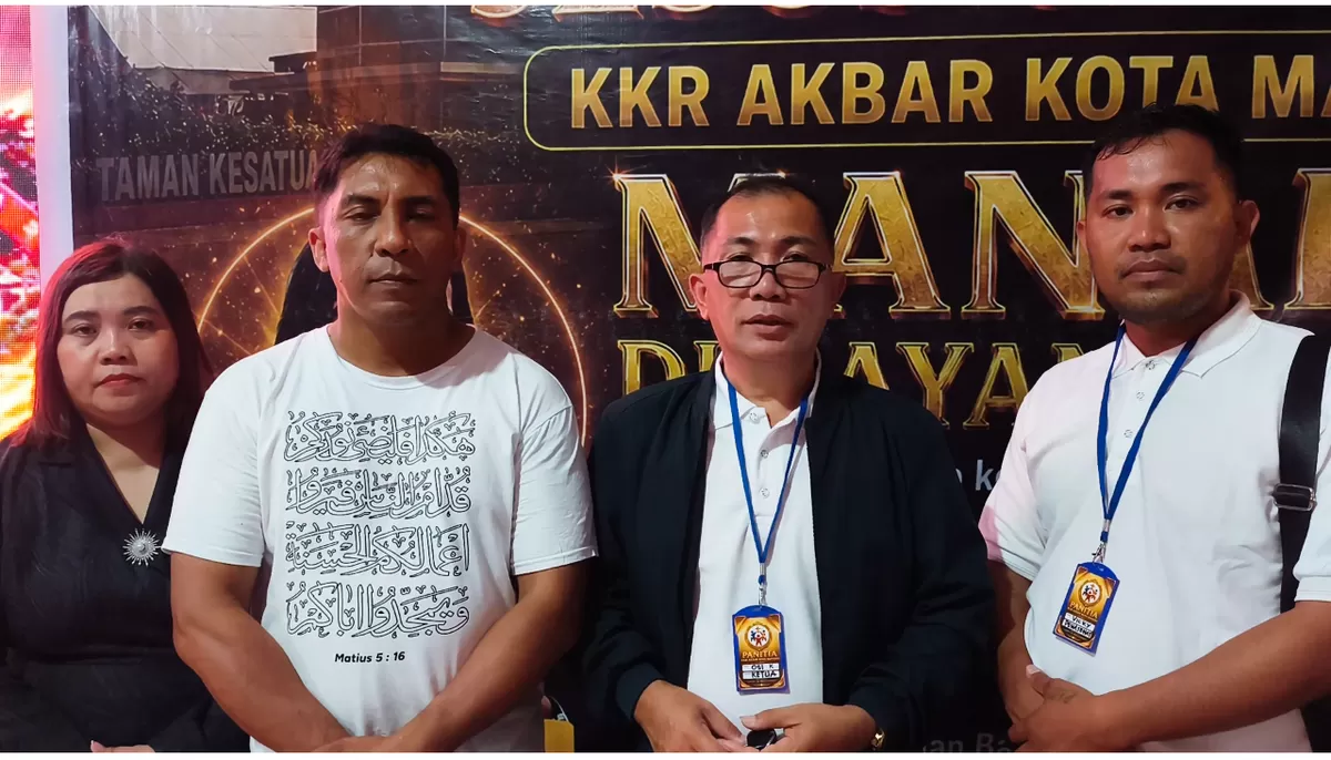 Ketua panitia Pendeta Osi Kaloh (Ketiga dari kiri), bersama jajaran paniti Unity In Christ (William Goni)