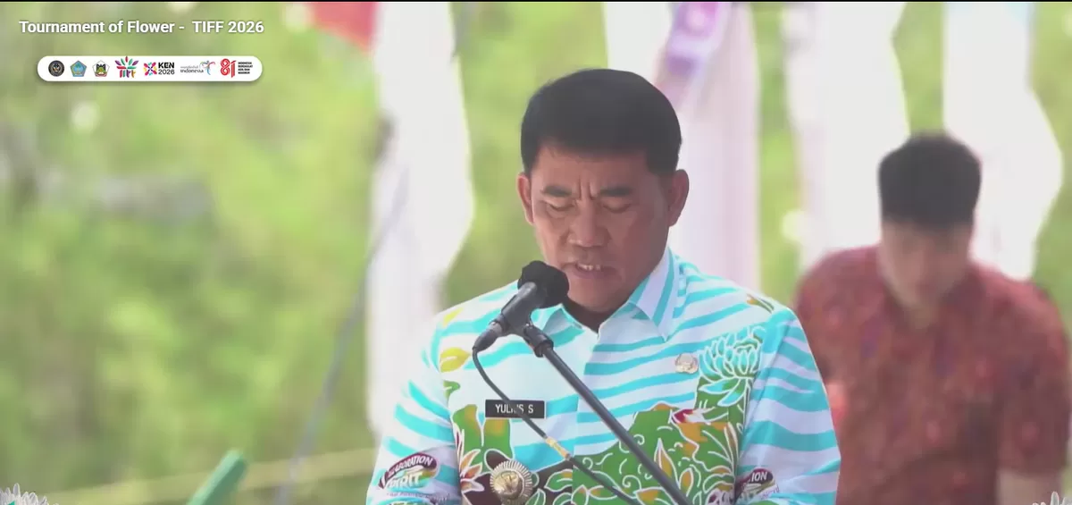 Gubernur Sulawesi Utara Mayjen TNI (Purn) Yulius Selvanus, SE saat memberikan sambutan pada pergelaran Tournament of Flowers TIFF 2026 di Panggung Utama Menara Alfa Omega, Kota Tomohon, Sabtu (8/8/2026). (Foto: Humas Pemprov Sulut)