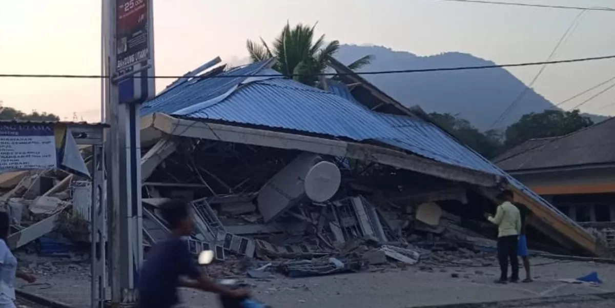 salah satu rumah yang rusak di akibat Gempa Flores (Istimewa)