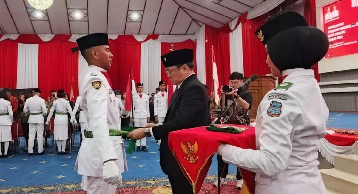 Suasana pengukuhan 38 anggota Paskibraka Kota Manado Tahun 2026 oleh Wali Kota Andrei Angouw di Aula Serbaguna Pemkot Manado, Sabtu (15/8/2026). (istimewa)