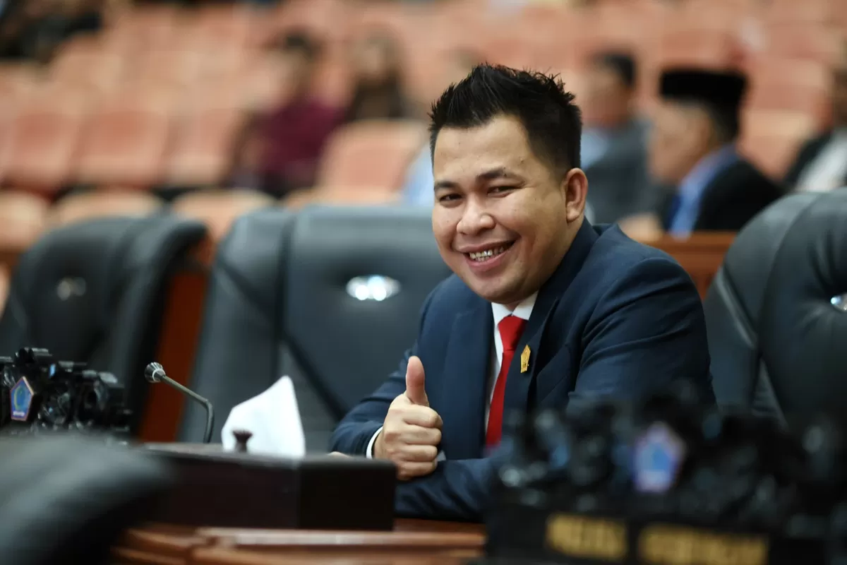 Foto: Ketua Komisi I DPRD Provinsi Sulawesi Utara Braien R.L. Waworuntu saat menghadiri Rapat Paripurna DPRD Sulut dalam rangka mendengarkan Pidato Kenegaraan Presiden RI dan Pengantar RUU APBN TA 2027 di Ruang Rapat Paripurna DPRD Sulut, Manado, Jumat (14/8/2026). ( (Foto: Dok. Istimewa))
