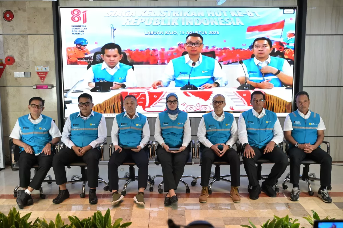 Suasana konferensi pers siaga kelistrikan HUT ke-81 Kemerdekaan RI yang dilaksanakan _hybrid_ di PLN Unit Induk Pusat Pengatur Beban Jawa, Madura, dan Bali (UIP2B Jamali), Depok, Jawa Barat, dan PLN Unit Pelayanan Pelanggan Flores Bagian Barat, Manggarai Barat, pada Sabtu malam (15/8), dihadiri oleh