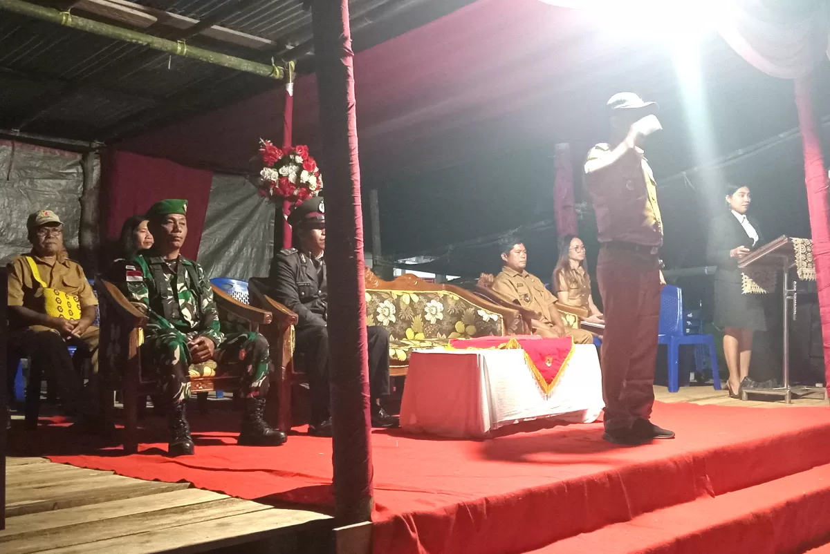 Camat Beo Selatan, Nance Dinding, SP Pimpin Upacara Malam Taptu dan Pawai Obor (Nelson Sangadi)