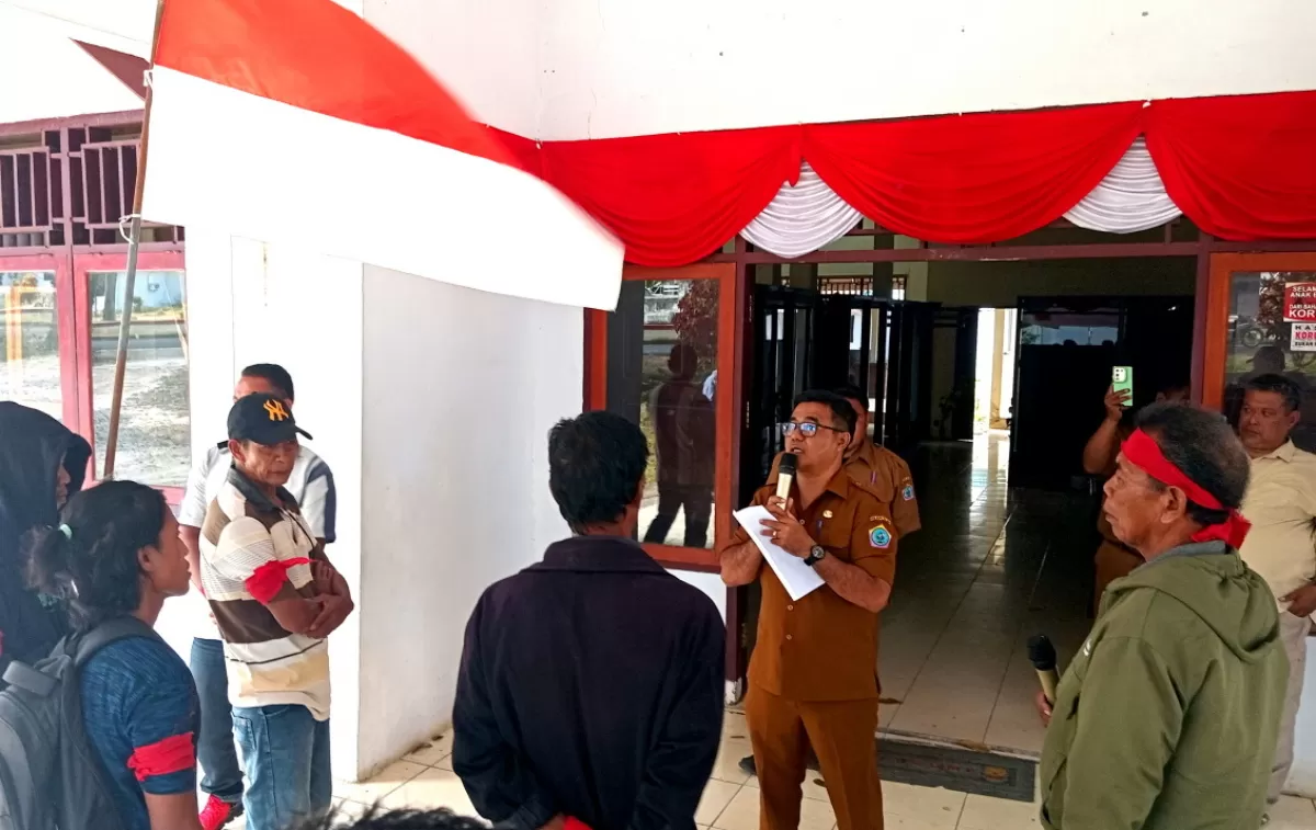 Perwakilan masyarakat desa Maririk Kecamatan Essangdemo pertama di kantor  Inspektorat Kabupaten Talaud (Nelson Sangadi)