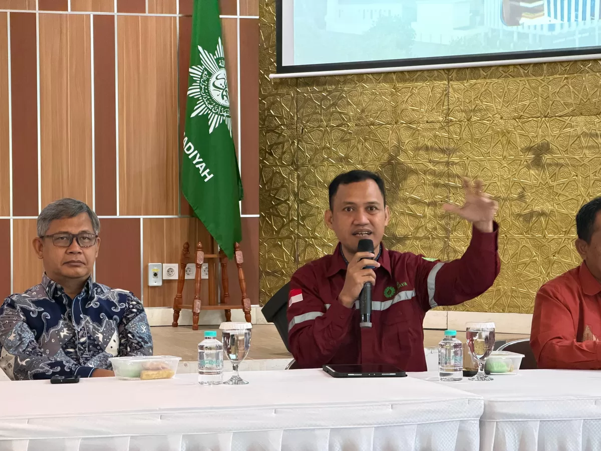 Keterangan foto Wakil Direktur Program 1000 Cahaya, Dr. Sudarto M. Abukasim, menjelaskan proses dan tujuan audit energi Gedung PP Muhammadiyah. Audit ini menjadi langkah untuk melihat penggunaan energi secara lebih menyeluruh sekaligus menemukan peluang perbaikan. (istimewa)