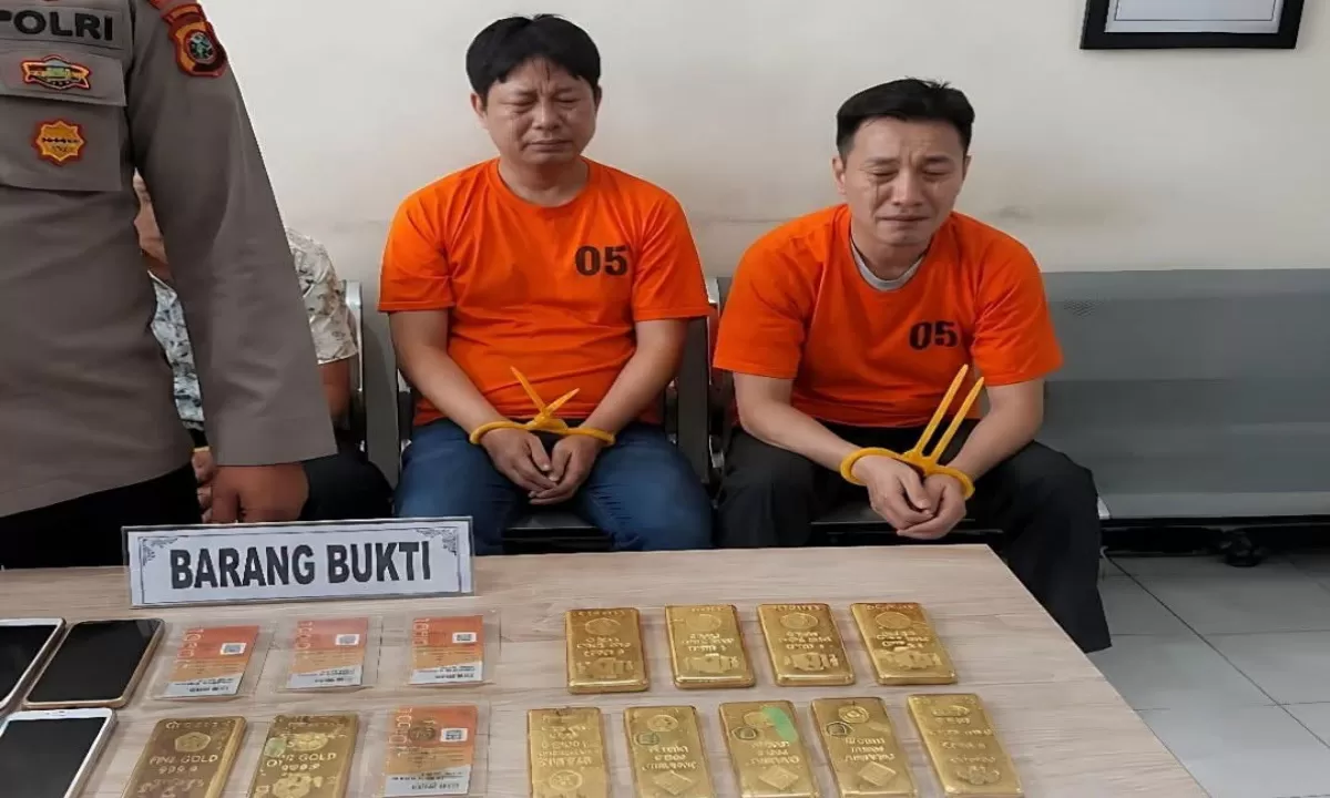 Penangkapan dua tersangka WNA beserta barang bukti di Bandara Samratulangi Manado