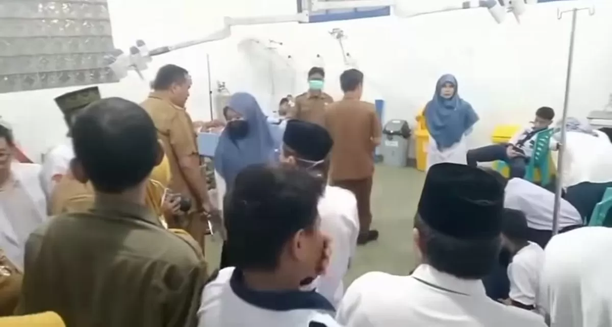 Kasus dugaan keracunan MBG karena menu ayam tepung di MTsN1 Kota Pariaman, Sumatera Barat. (Threads/zumaahmad9)