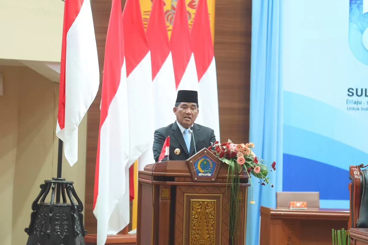 Foto: Gubernur Sulawesi Utara Mayjen TNI (Purn) Yulius Selvanus Komaling (YSK) menyampaikan pidato refleksinya pada Rapat Paripurna DPRD Provinsi Sulawesi Utara dalam rangka Peringatan Hari Ulang Tahun (HUT) ke-62 Provinsi Sulut di Manado, Selasa (22/9/2026).  (Foto: DPemprov Sulut)