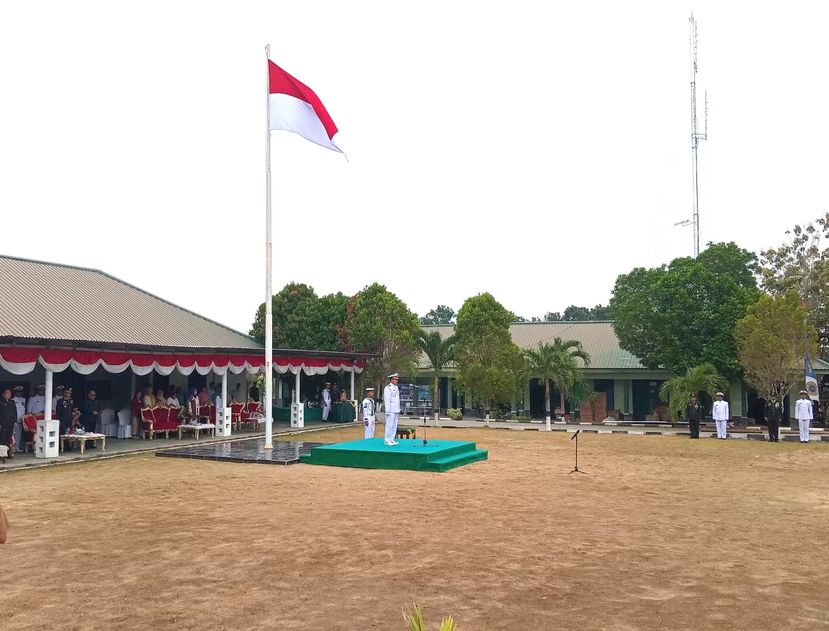 ​Bertindak sebagai Inspektur Upacara, Komandan Lanal (Danlanal) Melonguane, Letkol Laut (P) Zunaidy S. Sanggel, S.H., (Nelson Sangadi)