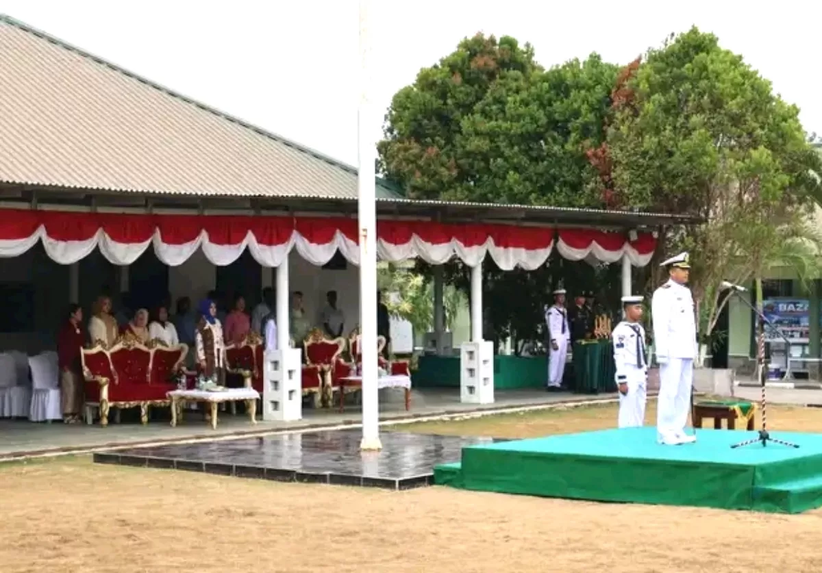 Komandan Pangkalan TNI AL (Danlanal) Melonguane, Letkol Laut (P) Zunaidy S. Sangel, S.H. sebagai Inspektur Upacara (Nelson Sangadi)