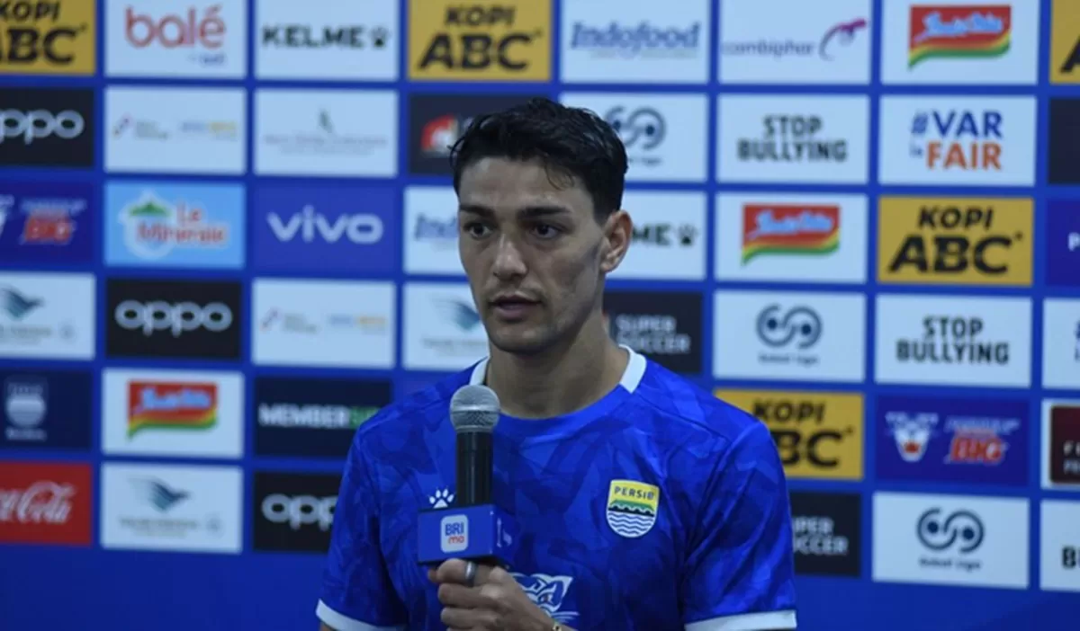 Bek Persib Bandung, Federico Barba dikabarkan akan segera kembali ke negara asalnya, Italia. Foto: Persib.