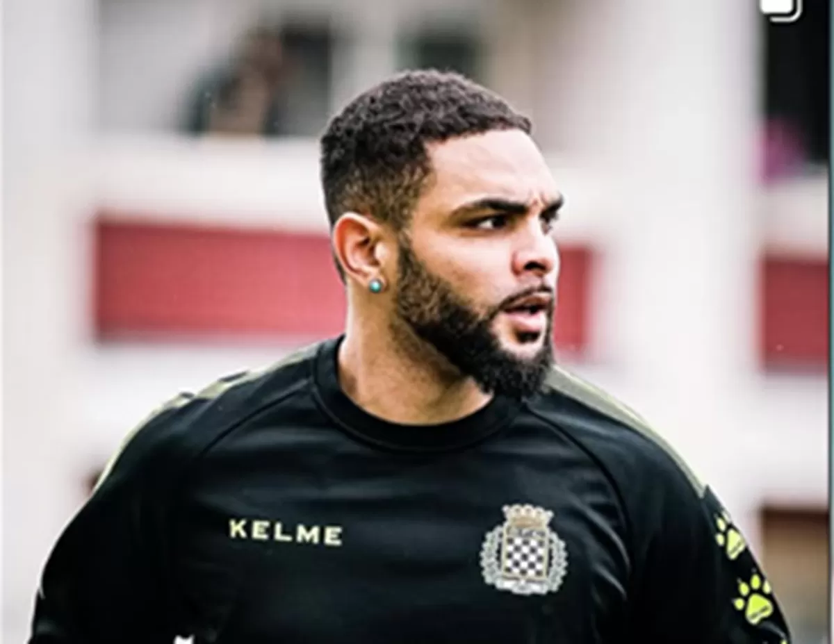 Eks bintang PSG, Layvin Kurzawa sudah tiga di Bandung, siap debut bersama Persib. Foto: Instagram/@kurzawa.