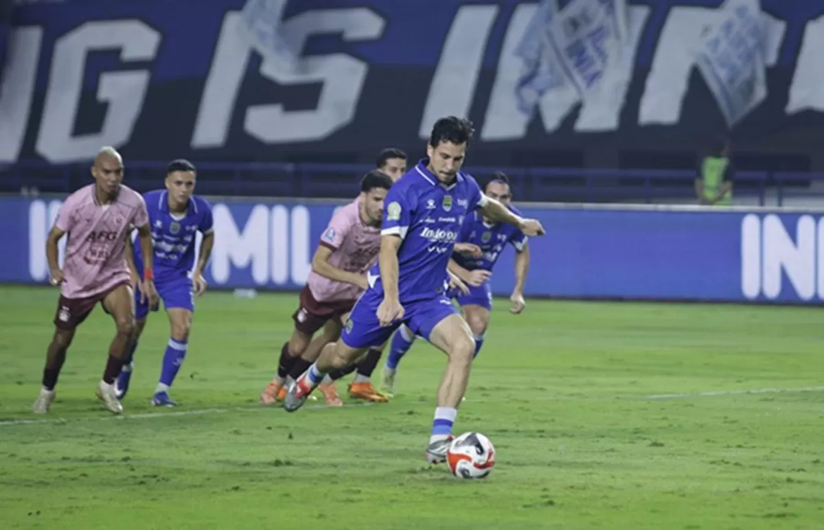 Persib Bandung berhasil melumat Persik Kediri 3-0, jadi modal penting untuk hadapi Borneo FC pekan depan. Foto: Persib.