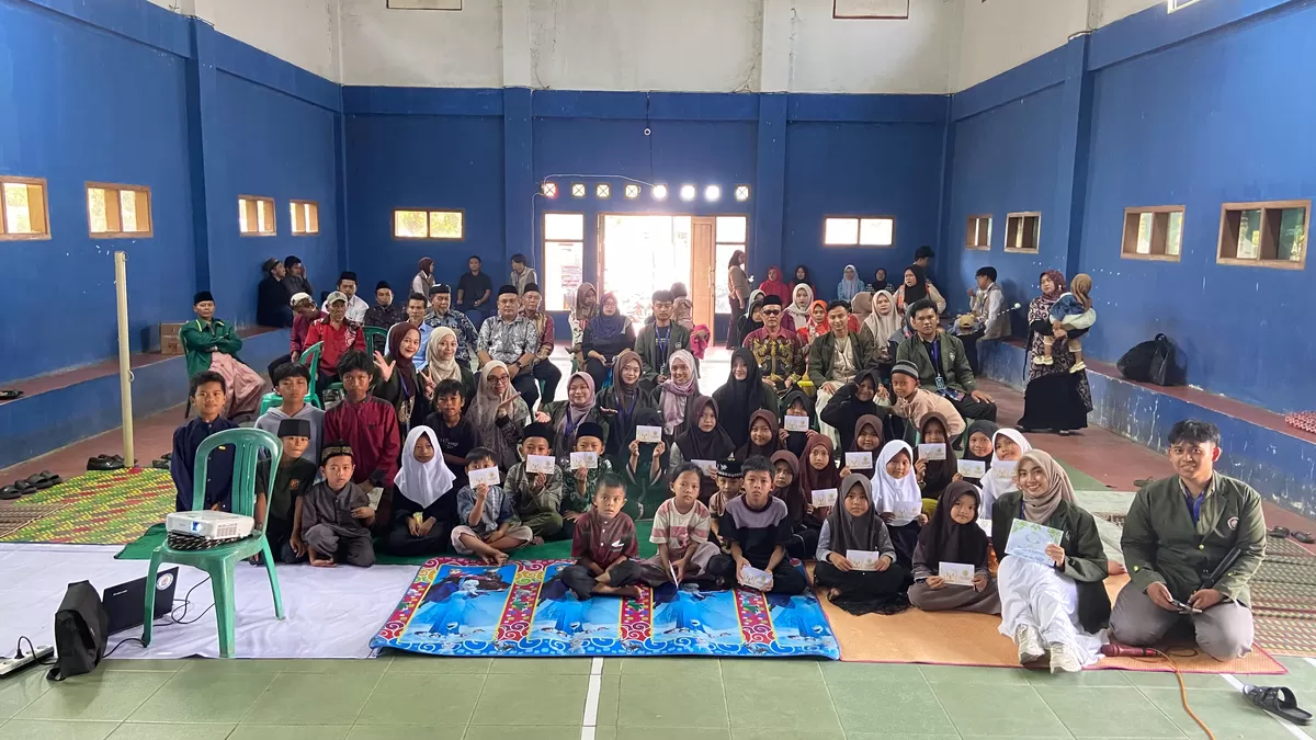 Santunan Anak Yatim KKN Kelompok 8 Al Azhary  (.)