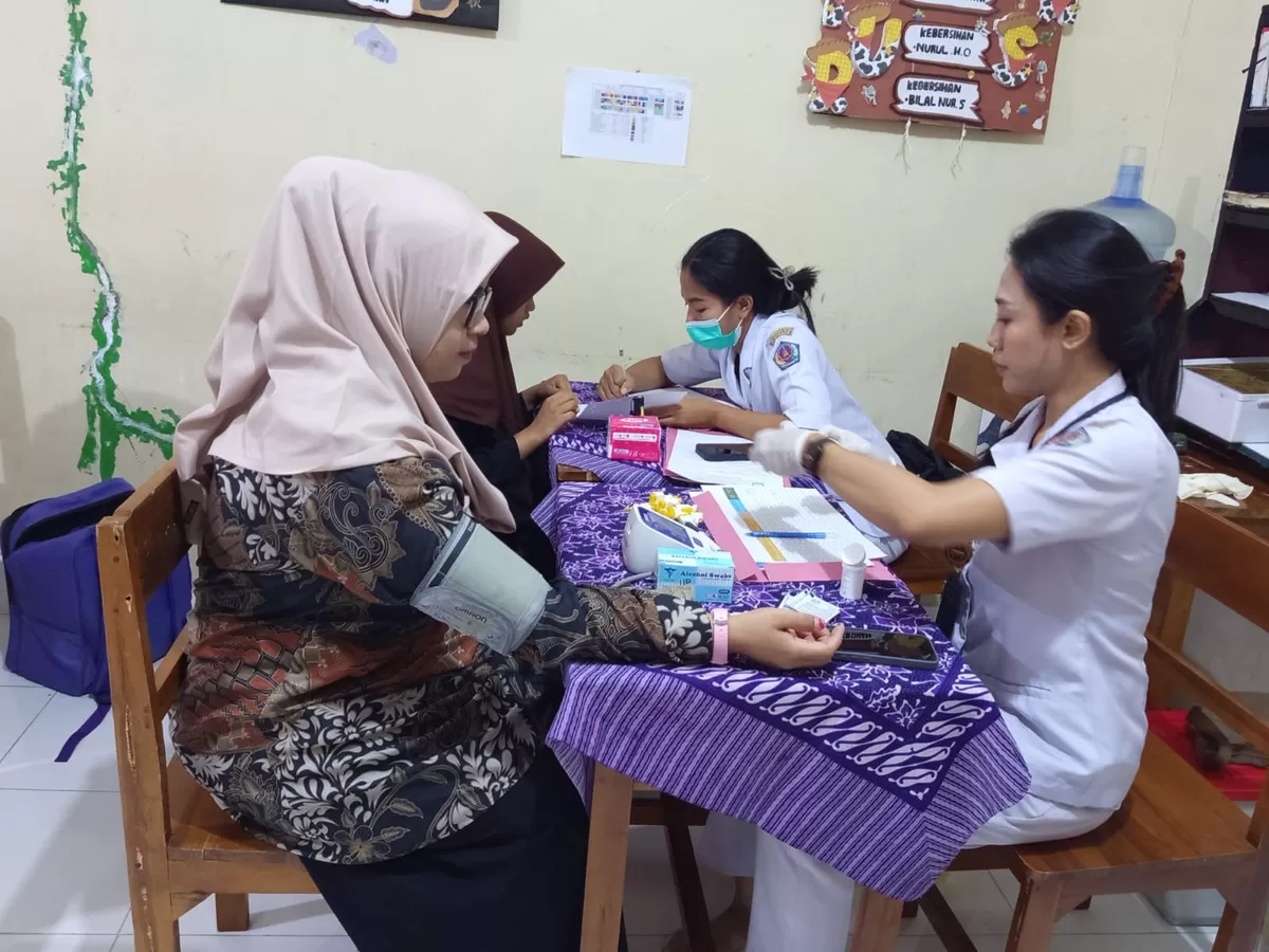 Foto : Kegiatan CKG terlaksana melalui kerja sama dengan UPTD III Puskesmas Denpasar Selatan sebagai bagian dari upaya deteksi dini kondisi kesehatan siswa.