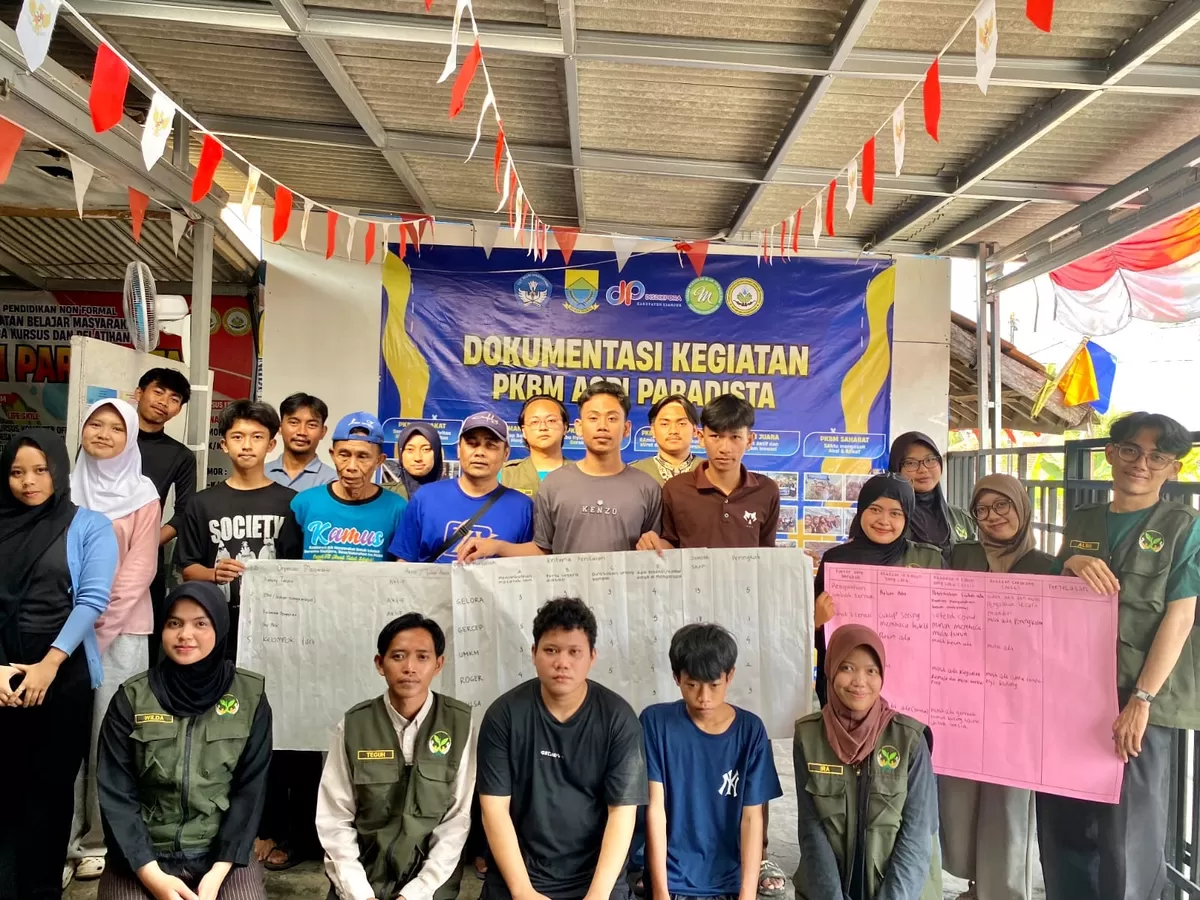 Foto : Dalam forum tersebut, mahasiswa memaparkan kondisi masyarakat dari beberapa aspek dengan membandingkan keadaan 10 tahun lalu, lima tahun lalu, hingga kondisi saat ini. Pembahasan itu kemudian menghasilkan lima program yang akan dikembangkan bersama masyarakat.