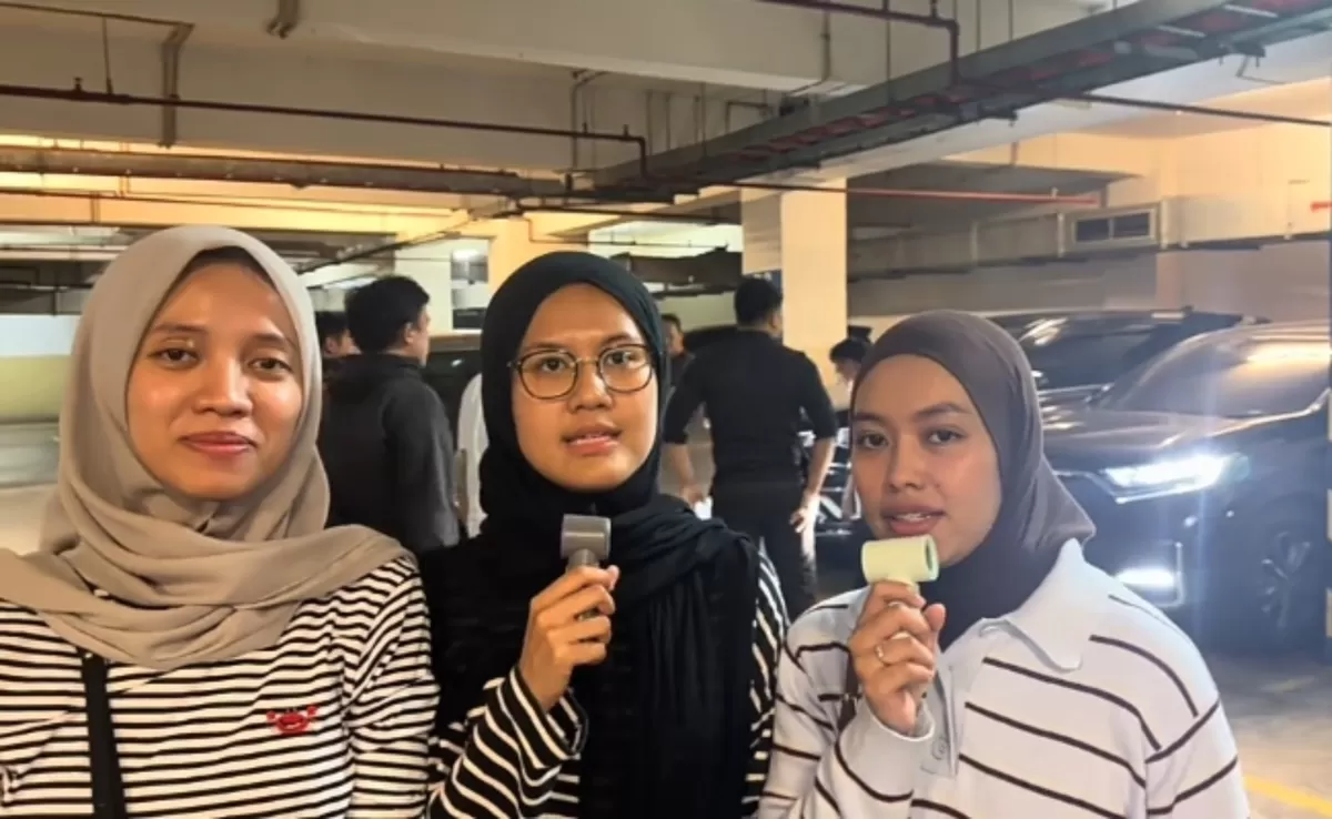 Pengunjung sebuah hotel di Jakarta terjebak hingga satu jam gegara terhalang mobil parkir paralel. (Tiktok@tashyaariza)