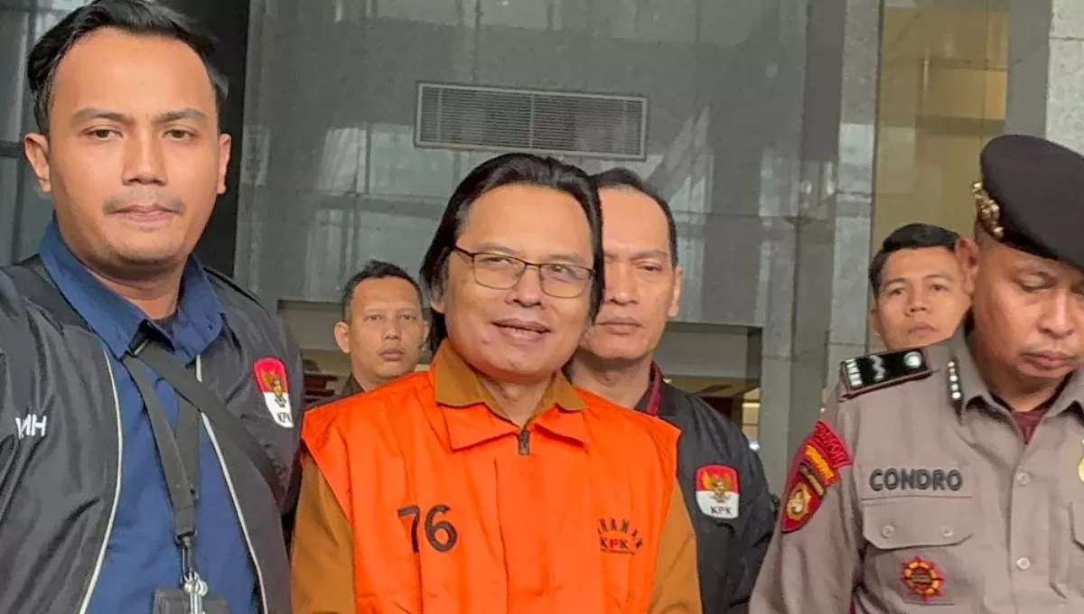 Pakai Rompi Oranye, Eks Sekjen MPR Ma'ruf Cahyono Ditahan KPK atas Kasus Gratifikasi. (Kompas.com)