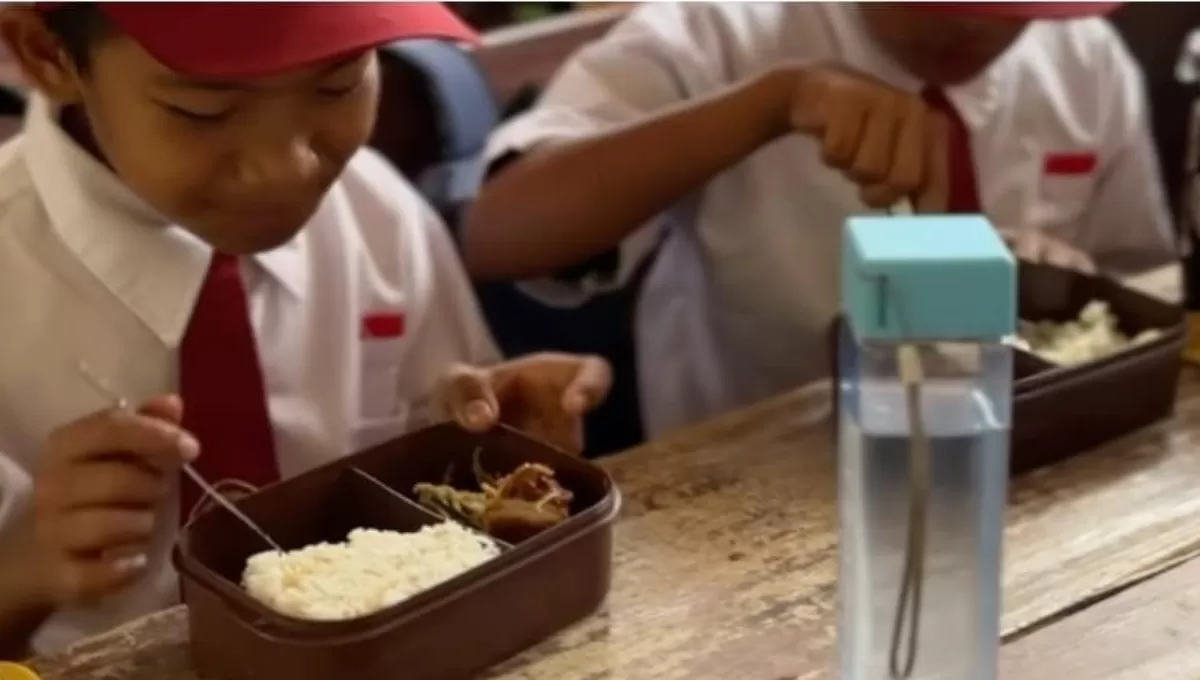 Cerita guru SD terpencil di Sulawesi Tengah yang membuat makanan untuk siswa karena belum ada MBG.  (Instagram/rskdrian)