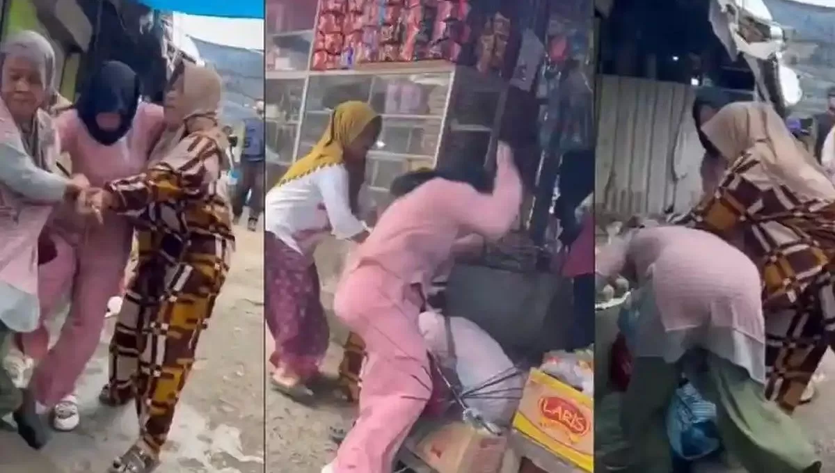Video viral tiga emak-emak baku hantam di Pasar Sinjai gegerkan warga. (Tangkapan layar)