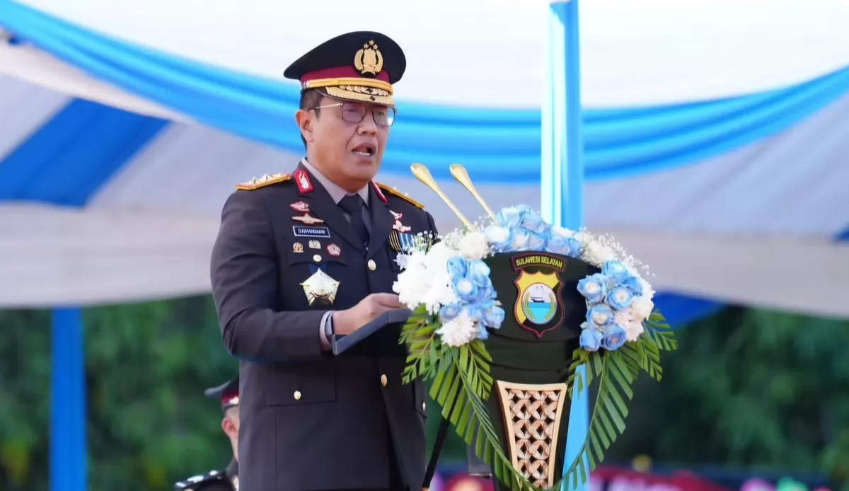 Tampak Kapolda Sulsel, Irjen Pol Djuhandhani. Gubernur Sulsel Andi Sudirman Sulaiman menegaskan pentingnya sinergi pemerintah daerah dan Polri saat menghadiri peringatan Hari Bhayangkara ke-80. (Dok.Humas Polda Sulsel)