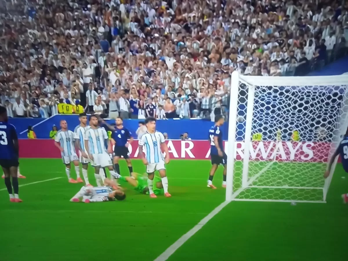 Argentina lolos dramatis ke babak 16 besar Piala Dunia 2026 usai kalahkan Tanjung Verde 3-2 lewat extra time. Selanjutnya Messi dkk akan hadapi Mesir. (Dok.Tangkapan layar TVRI)