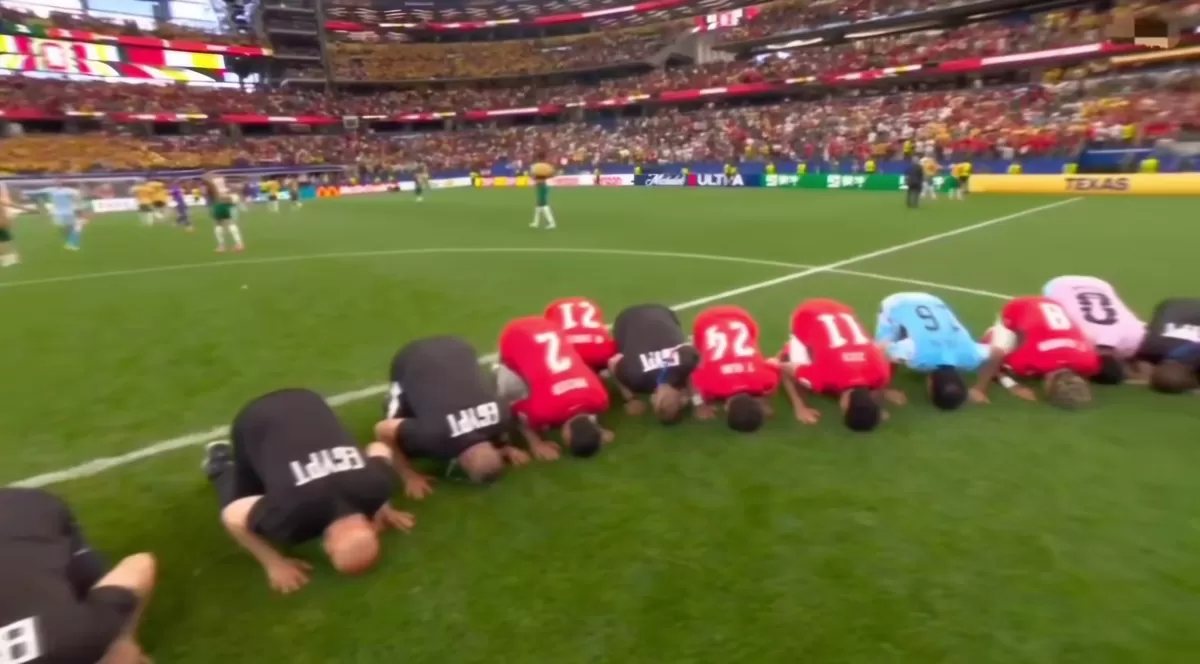 Mesir ukir sejarah lolos ke 16 besar Piala Dunia 2026 usai singkirkan Australia lewat adu penalti, disusul aksi solidaritas untuk Palestina. (Dok. Tangkapan layar TVRI)