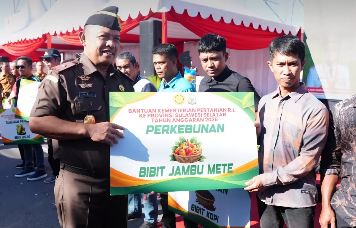 Kejati Sulsel menegaskan dukungan terhadap program ketahanan pangan saat pelepasan bantuan alsintan dan bibit senilai lebih dari Rp1 triliun. (Dok.Humas Kejati Sulsel)