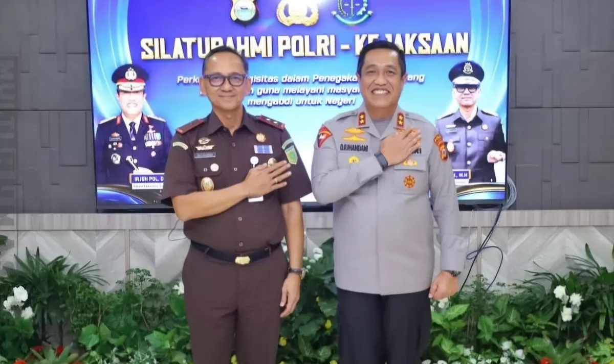 Kapolda dan Kajati Sulsel memperkuat sinergi melalui silaturahmi kelembagaan guna mendukung penegakan hukum yang profesional, berkeadilan. (Dok.Humas Polda Sulsel)