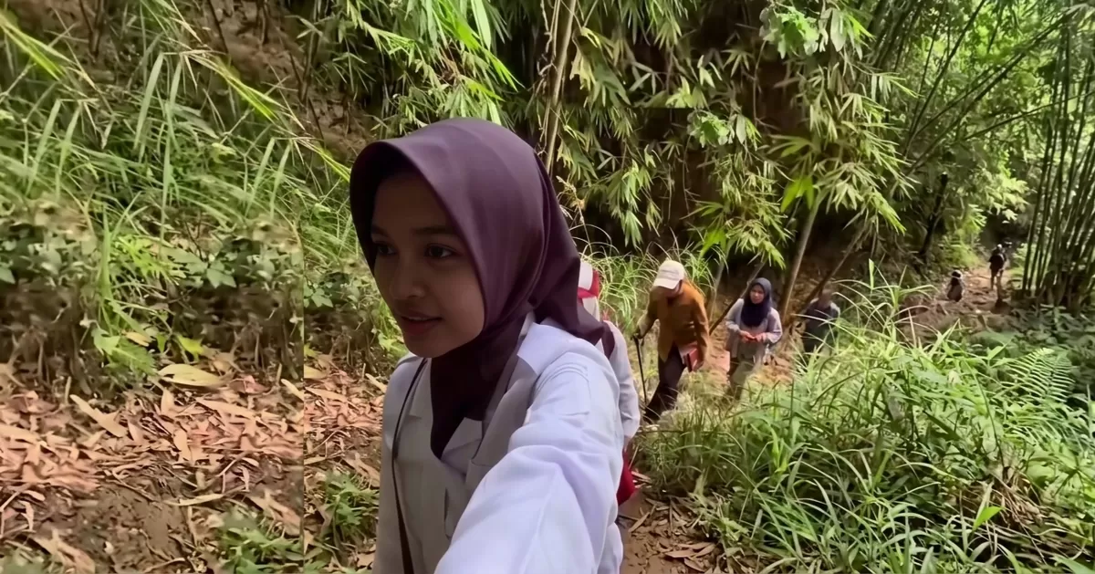  Guru SDK Ogolau di Parigi Moutong viral usai memasak untuk murid karena sekolahnya belum menerima Program Makan Bergizi Gratis. (Dok.Riska Andriani) 
