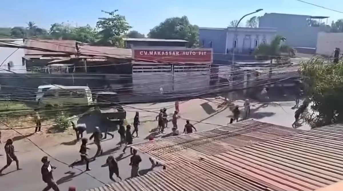 Salah paham soal proses konstatering sengketa lahan di Kompleks Aditarina, Manggala, memicu bentrokan, blokade jalan, dan pengamanan aparat. (Dok.Threads@warga)