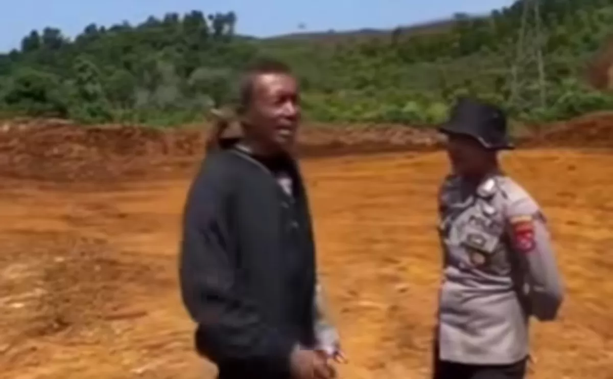 Tangis warga Kolaka Utara pecah setelah lahan kebun cengkeh yang menjadi sumber penghidupan keluarga diduga terdampak aktivitas tambang.(Dok.Instagram@makassarinfoku)
