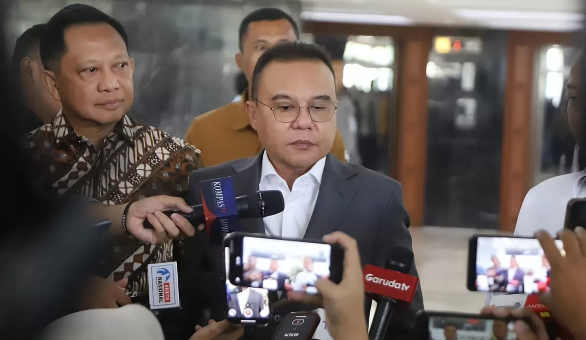 Wakil Ketua DPR RI, Sufmi Dasco Ahmad pimpin rapat bersama Kementerian lain membahas Perpres untuk ojol. (DPR RI)