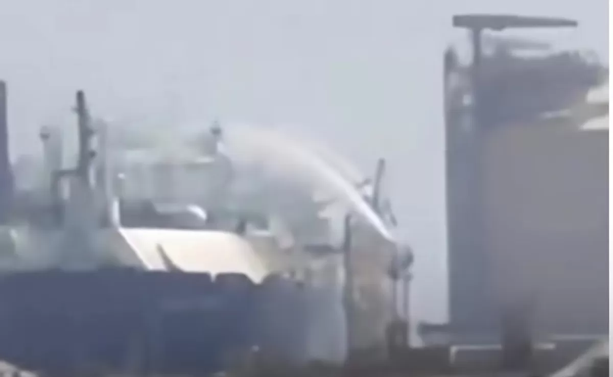 Serangan drone diduga menghantam fasilitas gas di Pelabuhan Damietta, Mesir, memicu kebakaran besar pada aset energi AS. (Dok.Threads@firdausmedia)