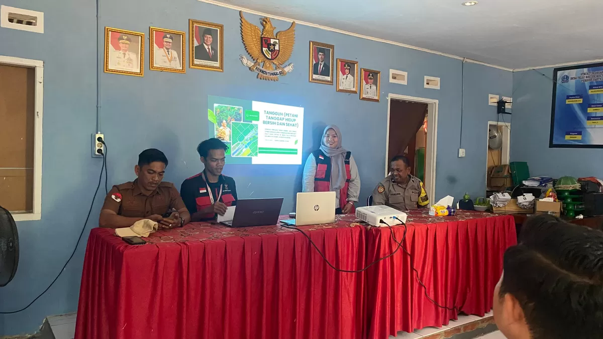 FOTO: Tampak suasana pemaparan program TANGGUH KKN-PK Unhas di Desa Tellu Boccoe, Bone, edukasi petani terapkan PHBS demi cegah penyakit kulit akibat aktivitas pertanian. (Dok.KKN PK Unhas '69)