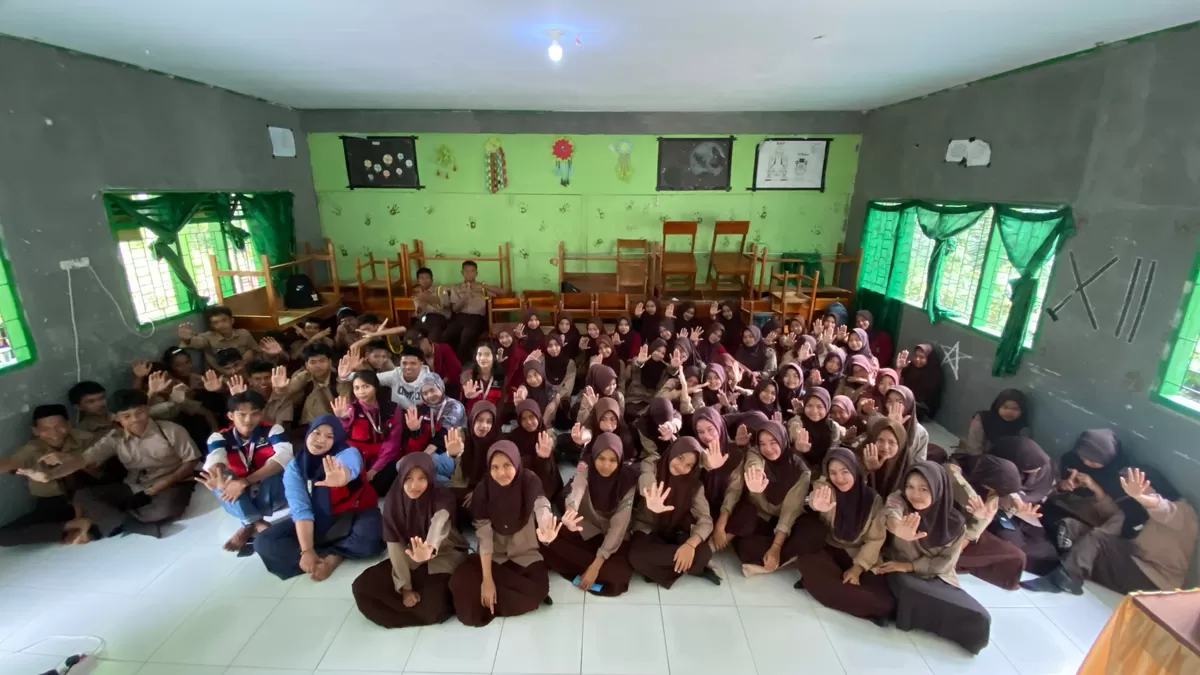 KKN PK 69 Unhas melalui program MENTARI mengedukasi remaja Tellu Boccoe tentang pencegahan pernikahan dini dan kaitannya dengan risiko stunting. (Dok.KKN PK 69 Unhas)