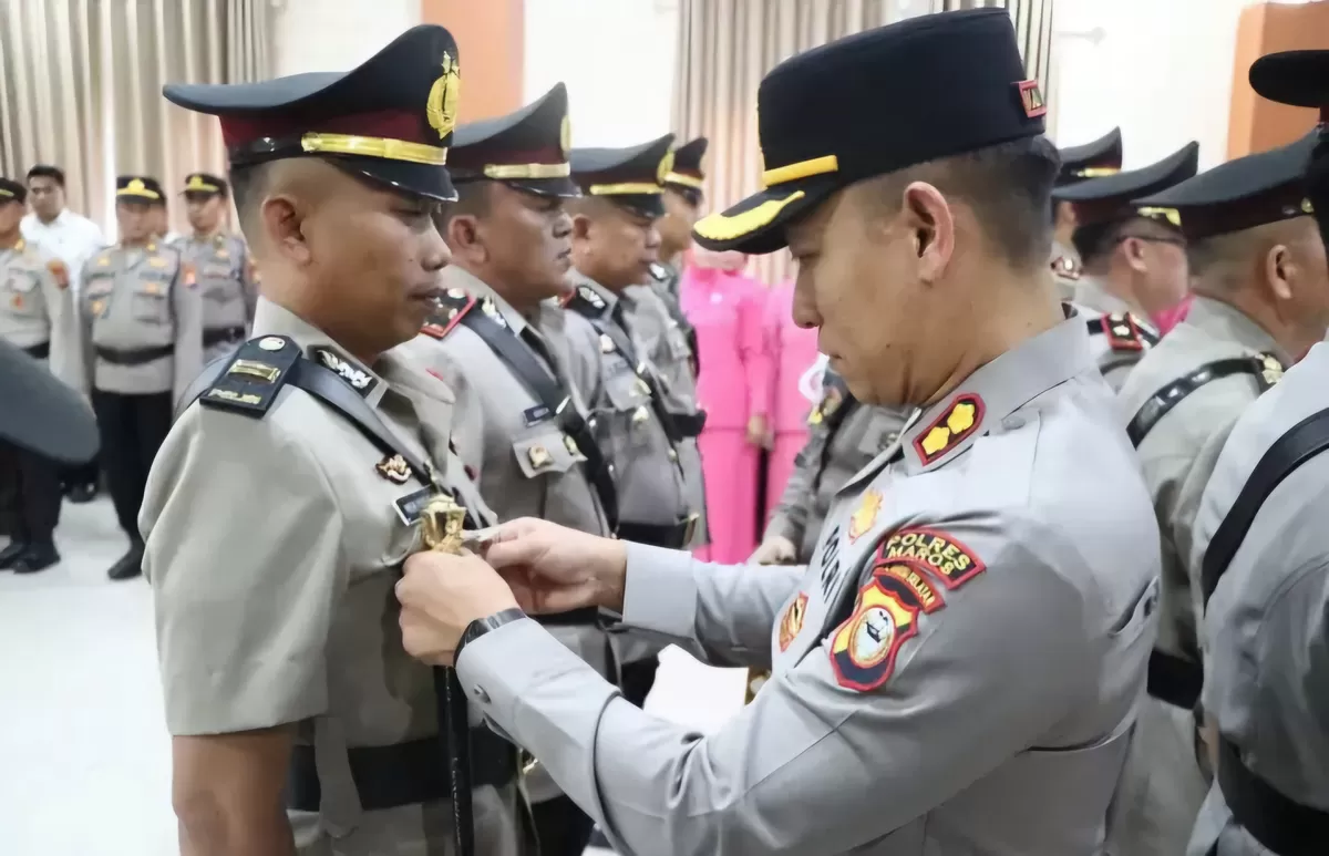 FOTO: Tampak proses Sertijab di Mapolres Maros, Senin, 10/8. Kapolres Maros, AKBP Devi Sujana tekankan pejabat beradaptasi cepat dan tingkatkan layanan publik. (Dok.Humas Polres Maros) 