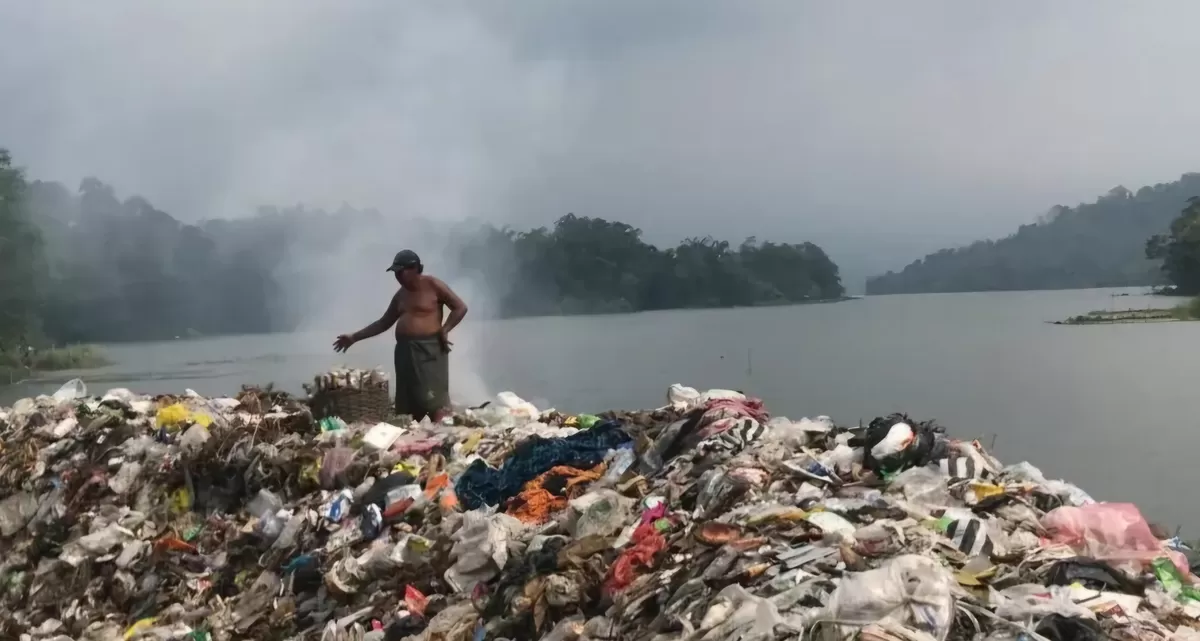 Gagasan reaktor biogas mini berbahan sampah makanan ditawarkan alternatif PSEL untuk menghasilkan listrik, pupuk, lapangan kerja, dll .(Dok.Threads@kilas_makassar)