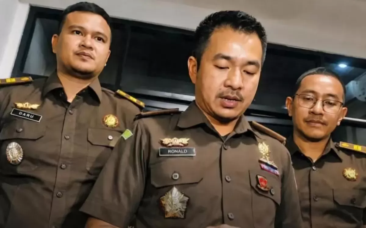 Kejari Bekasi memastikan surat penetapan tersangka Dirut Tirta Bhagasasi Reza Lutfi Hasan yang beredar adalah palsu dan hasil editan. (Dok.Threads@daily_bekasi)