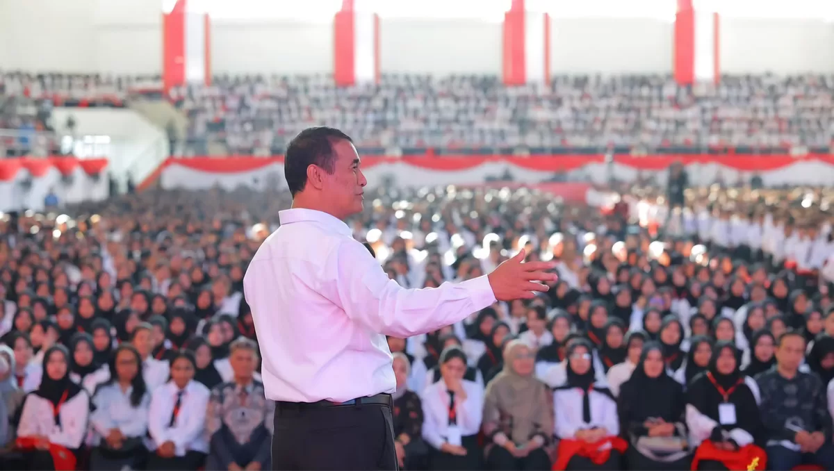 Amran Sulaiman memotivasi 10 ribu mahasiswa baru Unhas dalam PKKMB dengan pesan tentang mimpi besar, aksi nyata, dan ketekunan. (Dok.Instagram@a.amran.sulaiman)