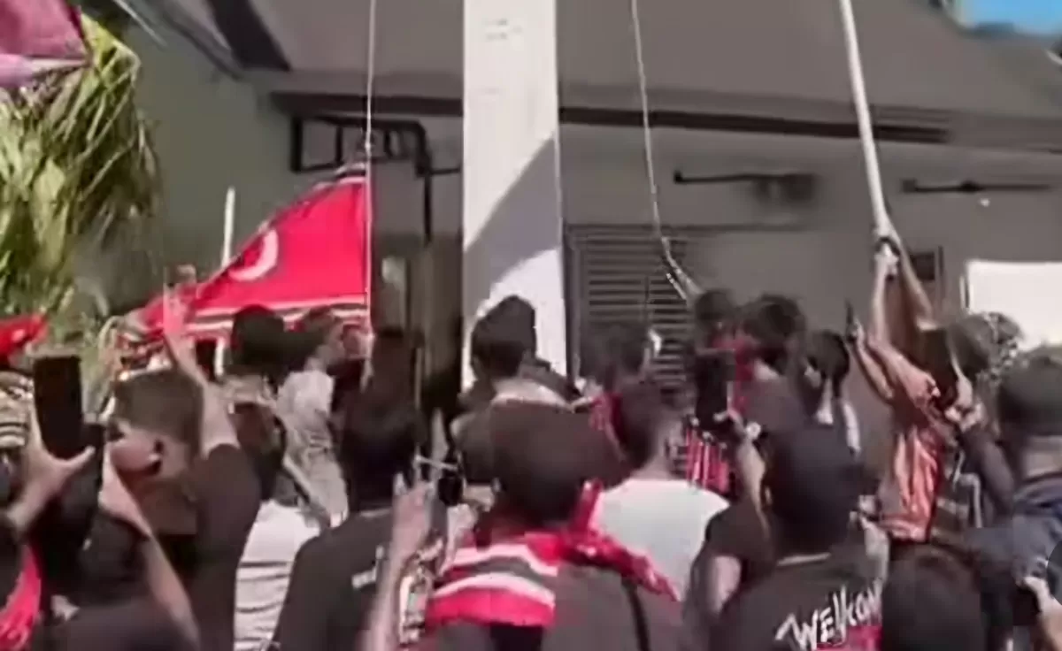 Peringatan 21 tahun perdamaian Aceh di Banda Aceh berujung ricuh. Massa menyampaikan 10 tuntutan terkait syariat, SDA, HAM, masa depan Aceh. (Dok.Instagram@info_aceh)