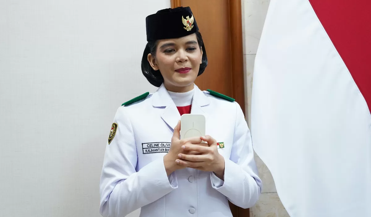 Sosok Celina Olivia, Siswi SMKN 5 Pontianak yang Bawa Baki Merah Putih di Hadapan Prabowo. (Dok.Setpres)
