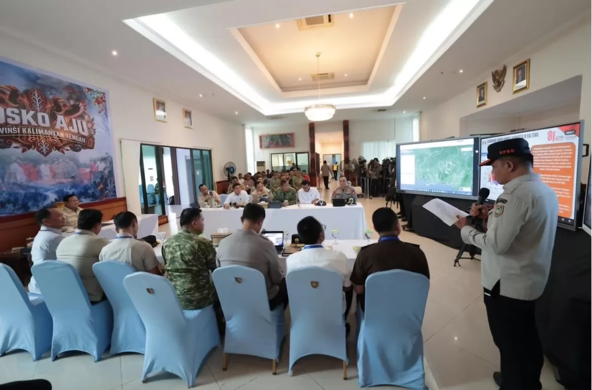 FOTO: Tampak ratas dipimpin Presiden Prabowo perkuat penanganan Karhutla Kalimantan, nama Haji Isam disebut ikut membantu koordinasi operasi darurat di Kalsel. (Dok.Tim Media Presiden)
