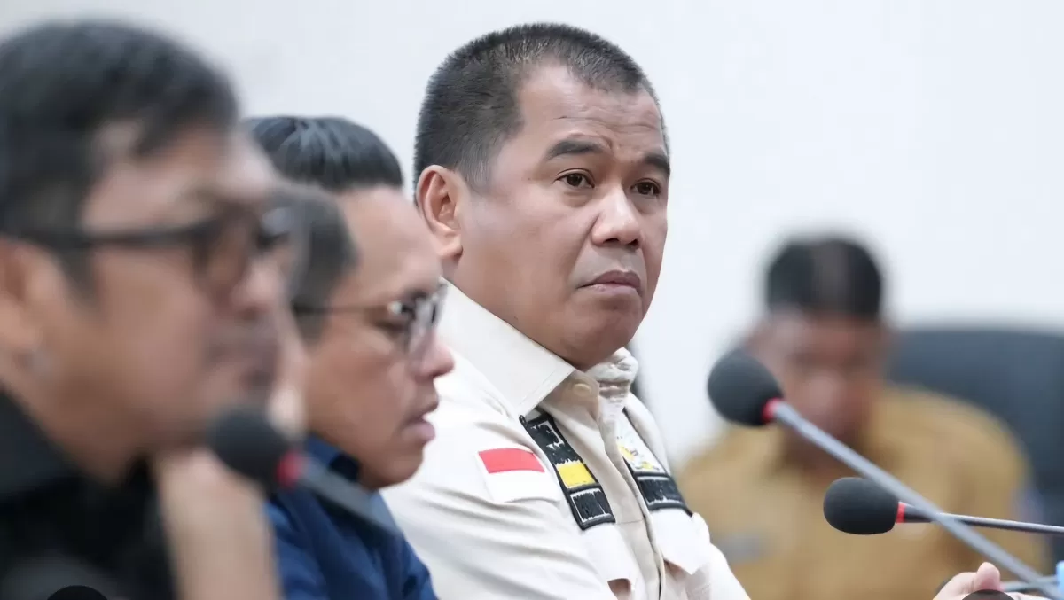 FOTO: dari kiri, Fauzi A Wawo, Sufriadi Arif, Rahman Pina. Tampak Suasana Rapat Banggar DPRD Sulsel membahas tindak lanjut konsultasi Kemendagri terkait rancangan penganggaran proyek multiyears 2027-2030. (Dok.Humas DPRD Sulsel)
